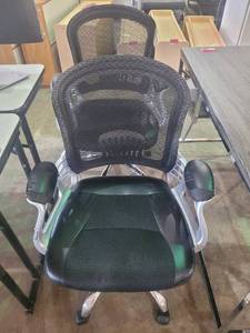 lot 22698 image: Lot of 2 Black Rolling Office Chairs W a Mesh Back