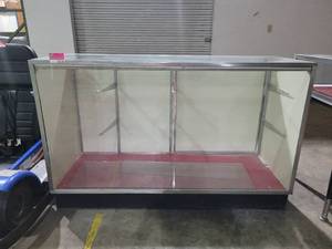 lot 22739 image: 5ft Glass Display Case W Glass Shelves