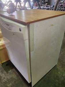 lot 22644 image: GE Model GLC5604V00WW Dishwasher W Enclosure