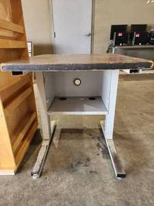 lot 22616 image: Metal Student Desk W Laminate Top
