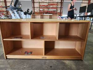 lot 22633 image: Kaplan 5 Compartment Shelf