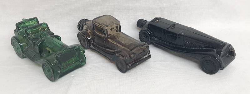 lot 9147 image: Vintage Avon After Shave Bottles