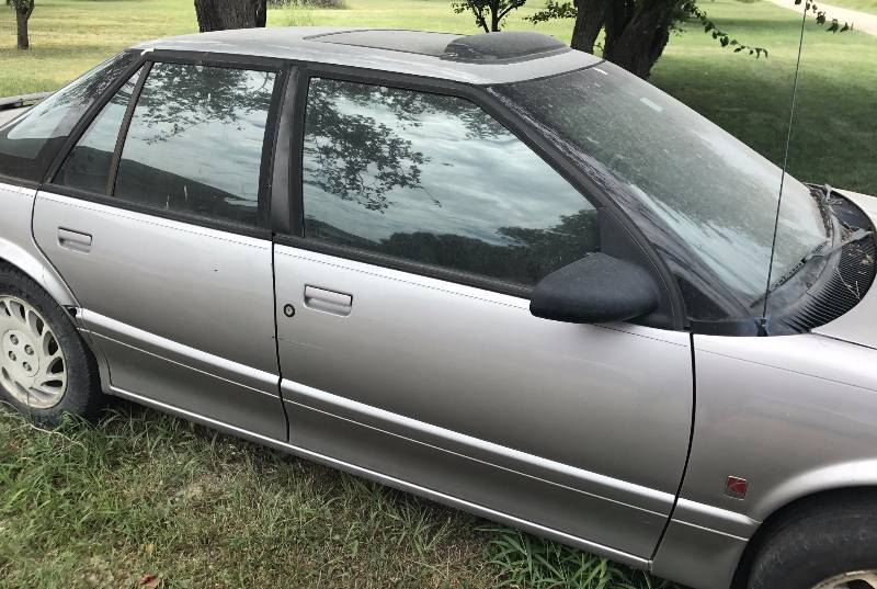 lot 9179C image: 1995 Saturn SL2 - 4 Door with moon-roof - Wheels and Tires look to be in Good shape