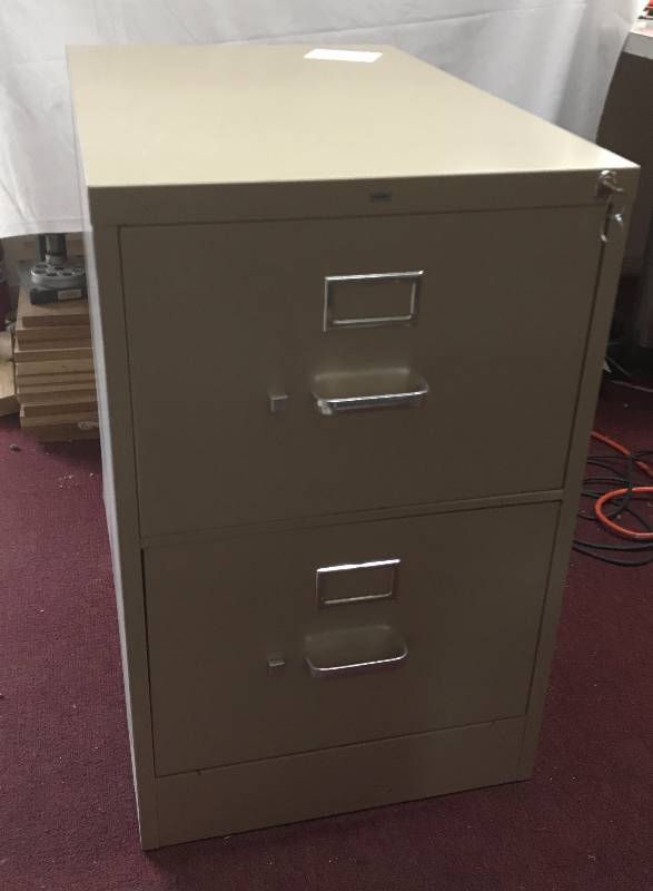 lot 9121 image: Very Nice Metal 2 - Drawer Locking Filing Cabinet with keys - Heavy
