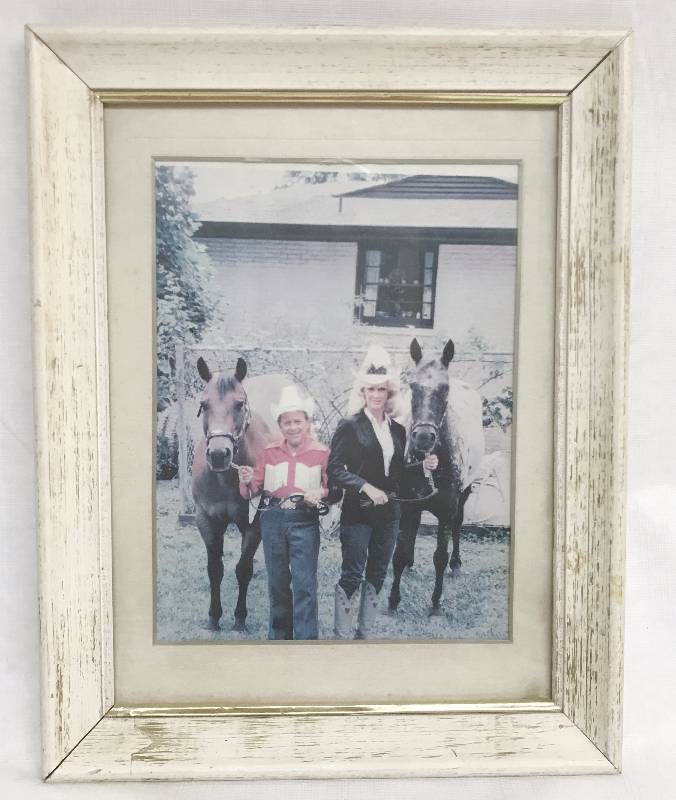 lot 9127 image: Framed Picture of Little Jimmy Dickens and Skeeter Davis with horses