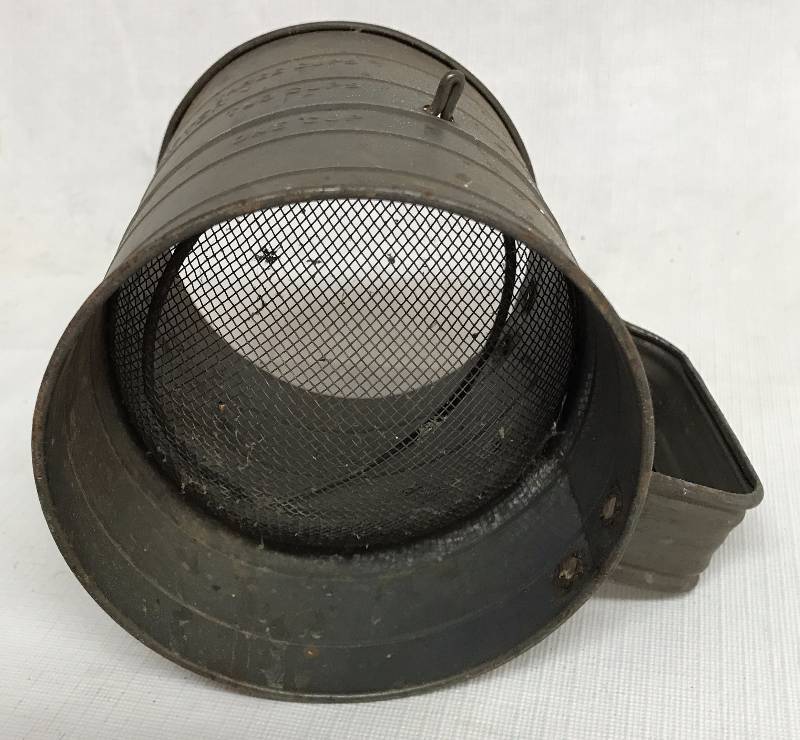 lot 9166 image: VINTAGE 3 Cup Measuring Sifter - Made in the USA