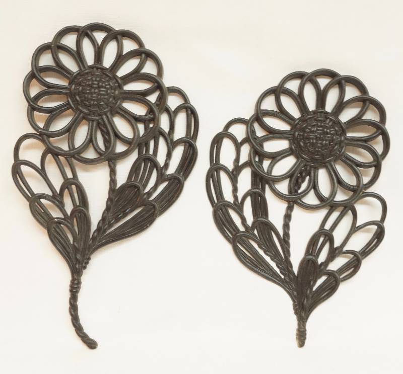 lot 2386 image: Lot of 2 - Vintage Black Plastic Flower Wall Hangings - Great Condition
