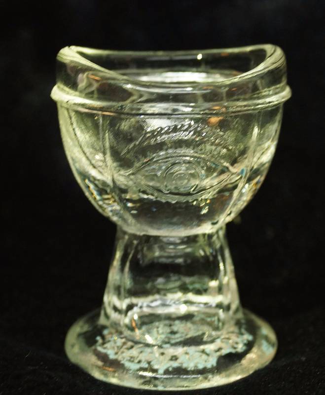 lot 2455 image: Vintage Clear Glass E-Z Eye Wash Cup - PAT 1937 - very cool