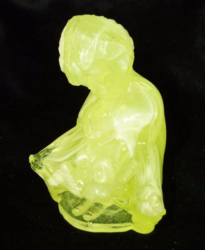 lot 2456 image: Vintage Glass Figurine - Wetzel Sonny Boy - Yellow and White Swirl - Our Gang Collection