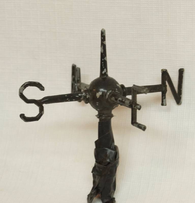 lot 2458 image: Small Metal Weather Vane - Cool