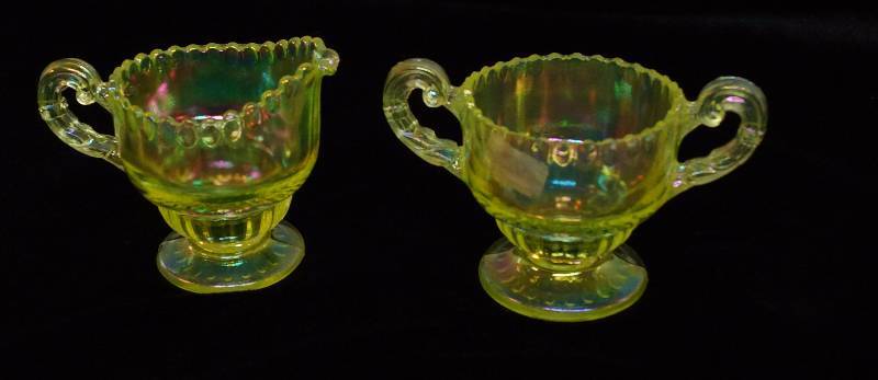 lot 2473 image: Beautiful Small Sugar and Creamer  - Carnival Glass Set - Highly Collectible Very nice