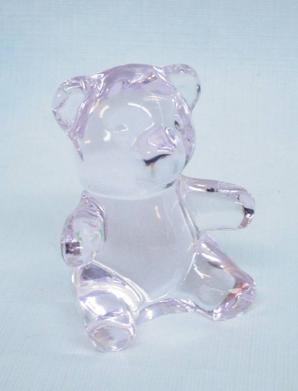 lot 2477 image: Pink Glass Bear Figurine - Very Clear and Very Pretty