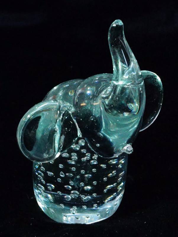lot 2090 image: Blown Glass Elephant Figurine - Very Pretty