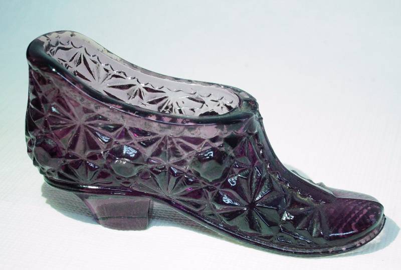 lot 2093 image: Antique Amethyst Purple Pressed Art Glass Shoe Boot Daisy and Button Victorian - Fenton