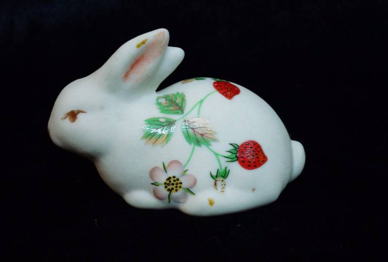 lot 2095 image: Vintage Porcelain Floral Painted Rabbit - Very Pretty