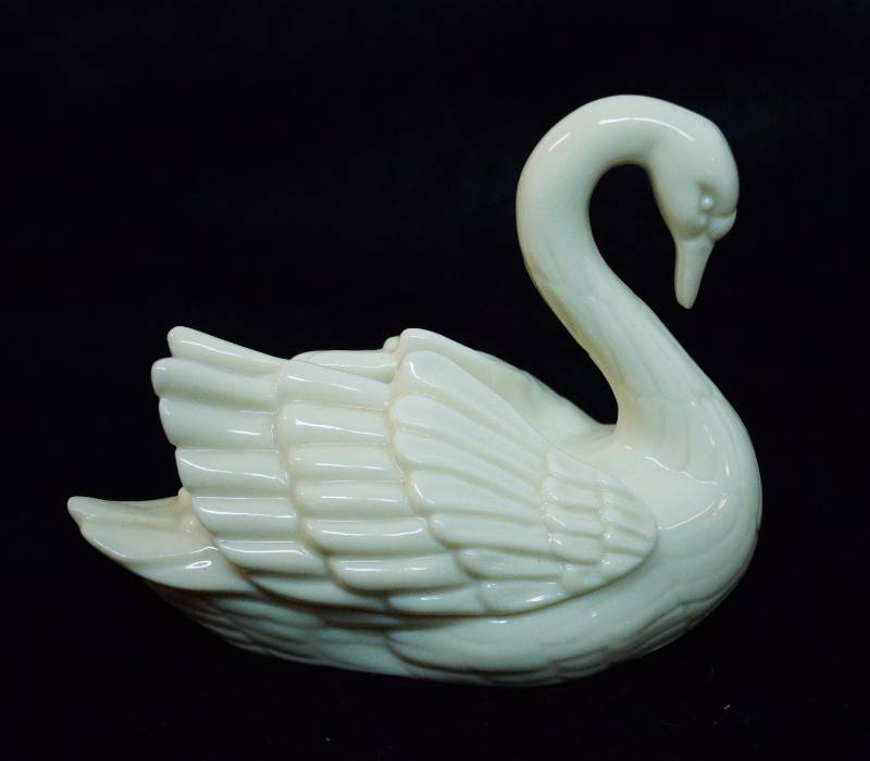 lot 2096 image: LENOX - Hand Crafted Porcelain Swan - Very good condition