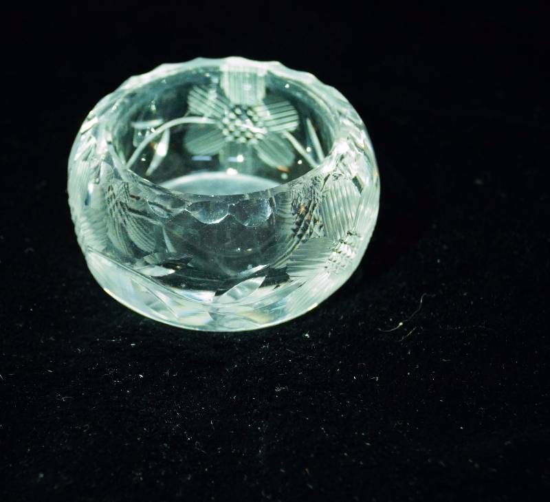 lot 2099 image: Vintage Hand Cut Crystal - Salt Dip - Tiny Table Dish - Collectible