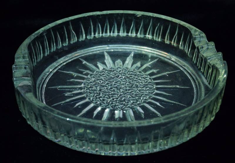 lot 2104 image: Vintage Glass Ashtray - w cut glass starburst  sun design - very pretty