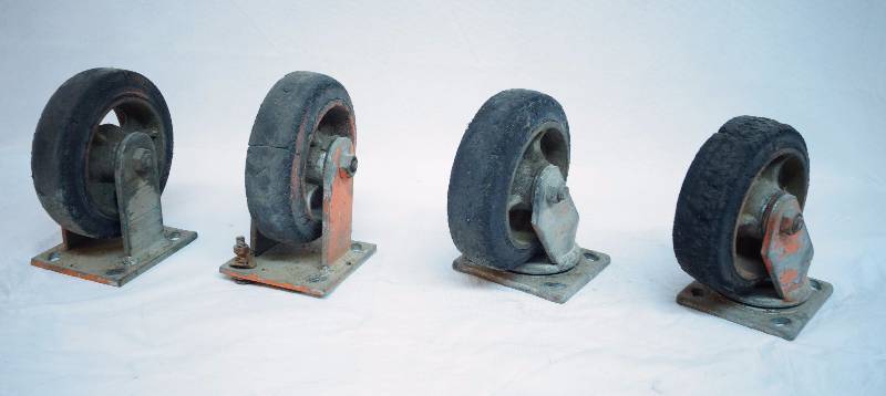 lot 2108 image: Lot of 4 - Heavy Duty Caster Wheels - 2 swivel wheels
