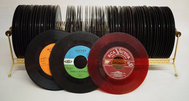 lot 9181 image: Lot of 45 Records with Vintage Rack