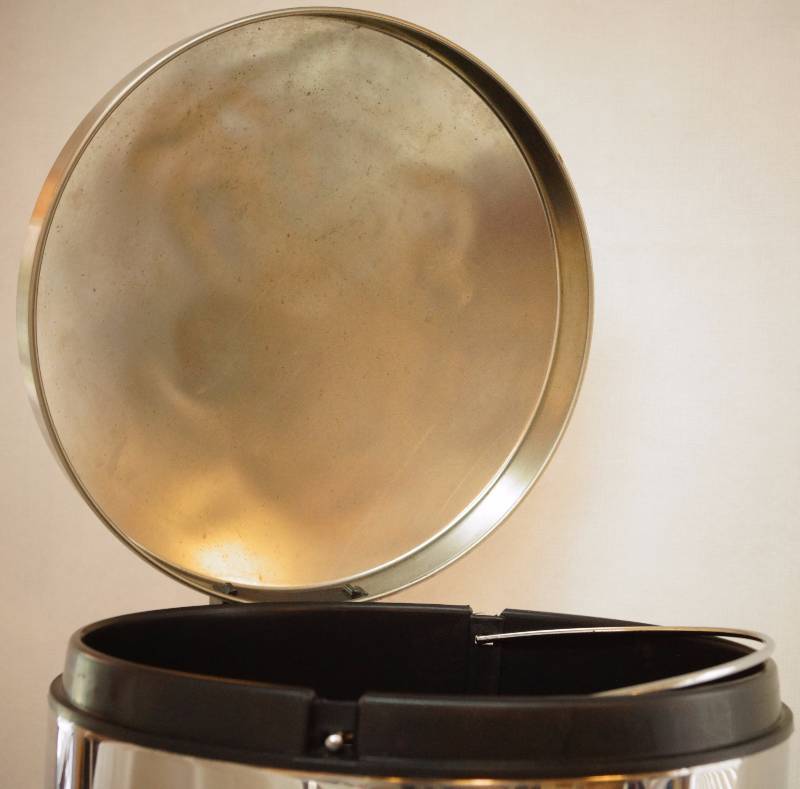 lot 9189 image: Stainless Trash Can with Lid