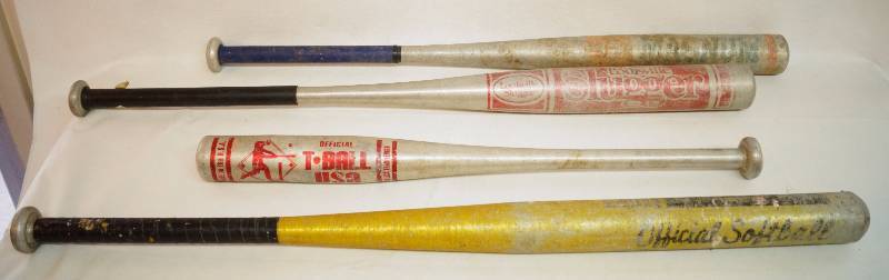 lot 9200 image: 4 Aluminum Softball Bats