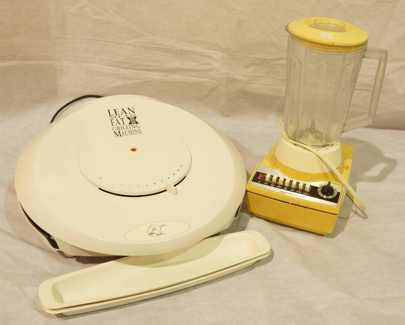 lot 5032 image: Lean Mean Fat Grilling Machine & Hamilton Beach Blender