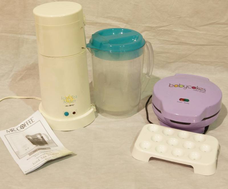lot 5033 image: Mr Coffee Automatic Iced Tea Brewer and Baby Cakes Machine