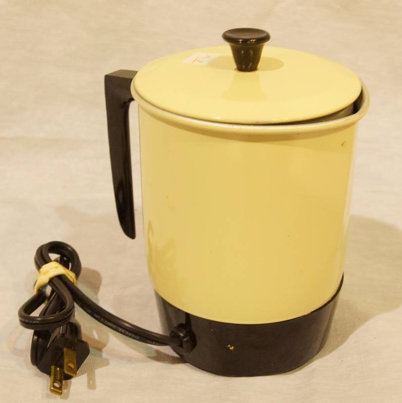 lot 5034 image: Nice Electric Tea Kettle - Good Working Condition