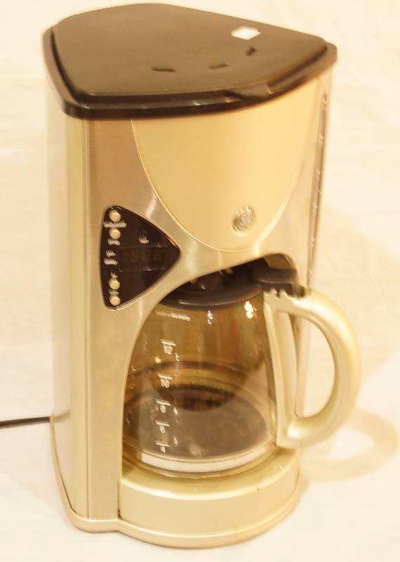 lot 5038 image: Super Nice Automatic Coffee Brewer