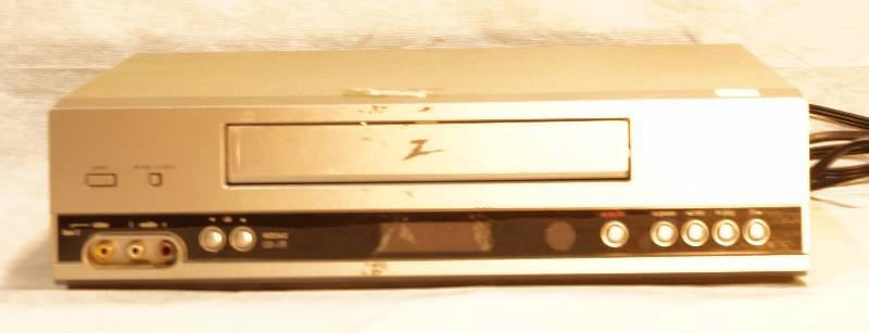 lot 5040 image: Nice Working Zenith VCR