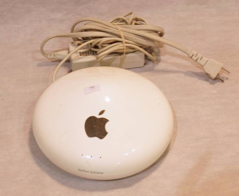 lot 5045 image: Apple Computer AirPort Extreme Base Station A1034 Wireless G Router