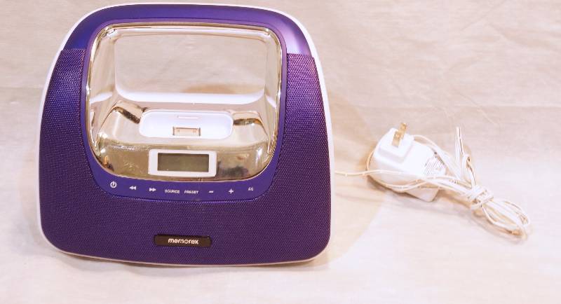 lot 5049 image: Memorex Minimove Boombox with iPod and FM Radio
