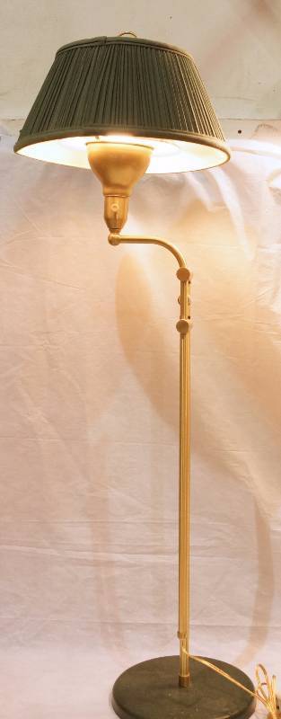 lot 5066 image: Super Neat Height Adjustable Pole Lamp with Shade