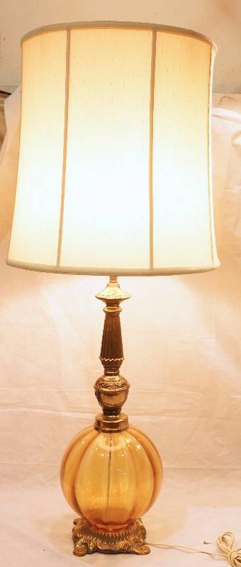 lot 5067 image: Nice Retro Table Lamp