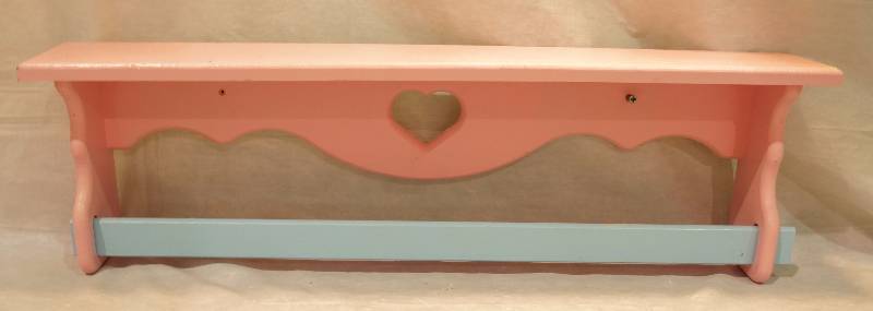 lot 5077 image: Really Cute Wall Shelf with Heart - Look Here