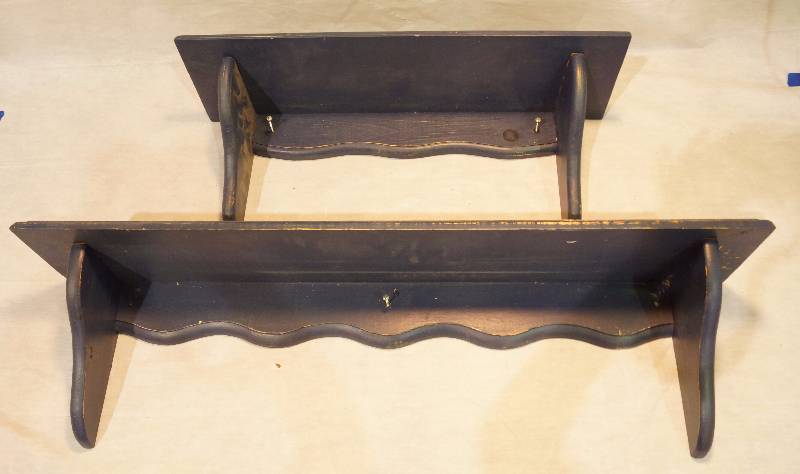 lot 5078 image: Nice Wall Hanging Double Shelf