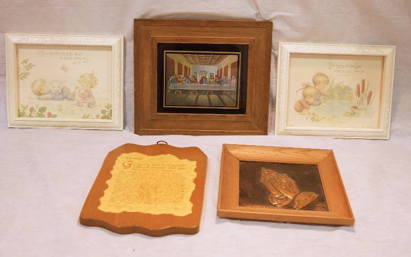 lot 5088 image: 5 Neat Hanging Pictures - Take a Look
