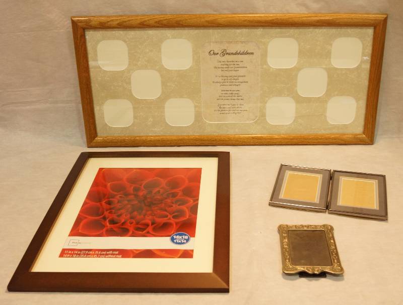 lot 5094 image: Collection of Wall Hanging Picture Frames