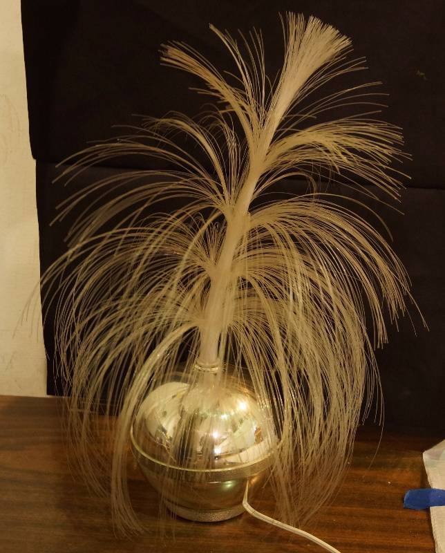 lot 5096 image: Groovy Vintage Fiber Optic Rotating Color Changing Lamp