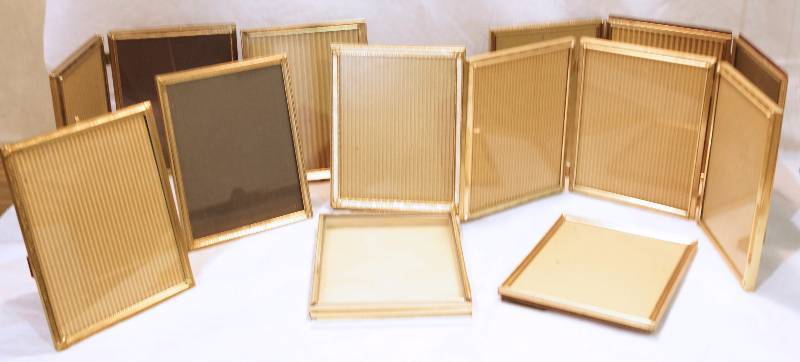 lot 5097 image: Huge Lot of Picture Frames - Some Hindged