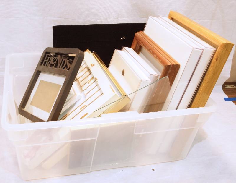 lot 5099 image: Lot of Picture Frames