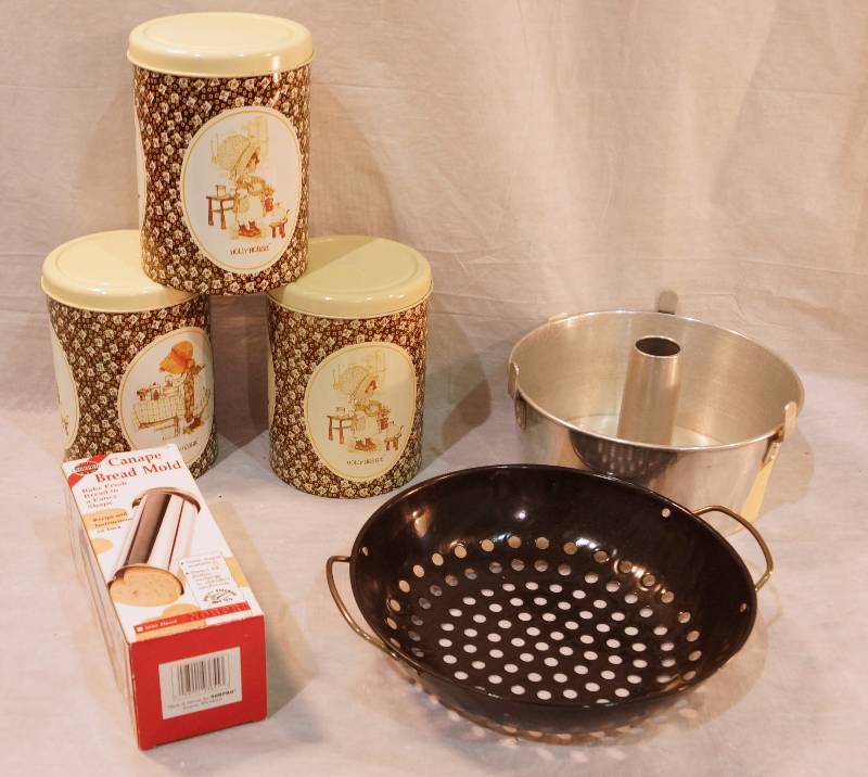 lot 5103 image: Canape Bread Mold - Baking Items - Canister Set