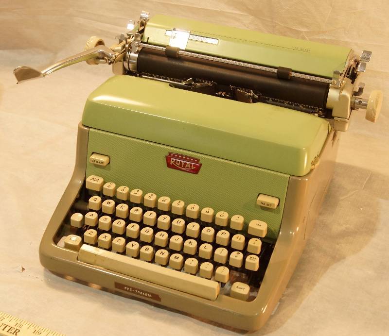 lot 5108 image: Antique Vintage Royal Typewriter with Cover