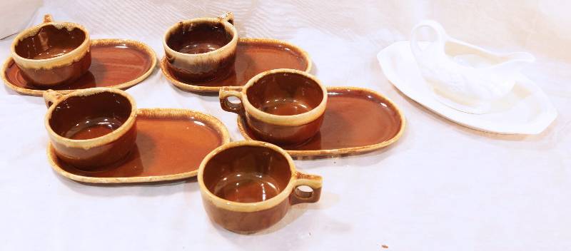 lot 5110 image: Hull Oven Proof USA Brown Drip Pottery & Nature China Dish