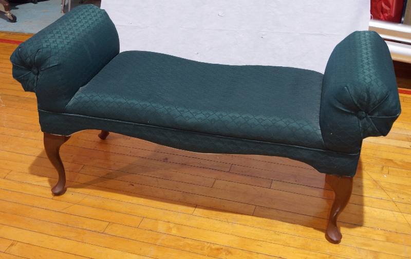 lot 5117 image: Fancy Super Cool Couch - Retro Look