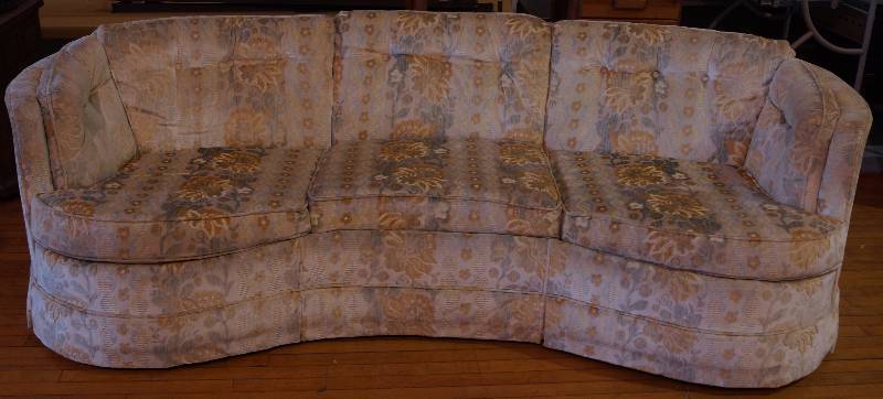 lot 5123 image: Amazing Flex Steel Sturdy Couch What a Good Looking Piece of Furniture Bid Now