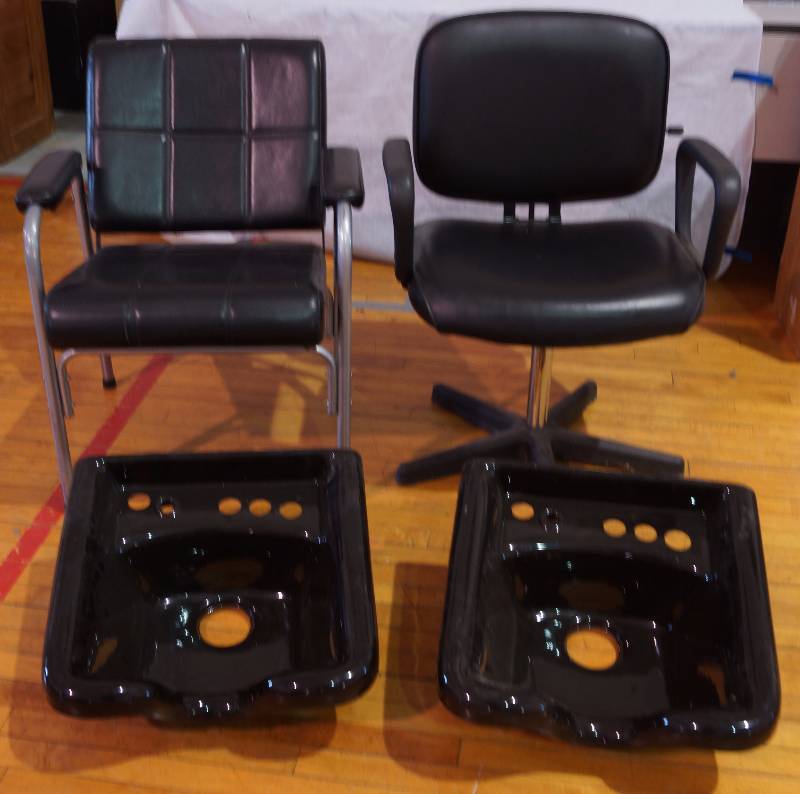 lot 5124 image: Beauty Shop Equipment - 2 Chairs & 2 Sinks