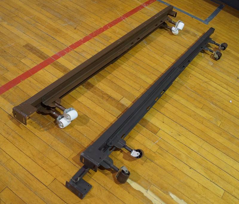 lot 5127 image: 2 Sets of Metal Bed Frames