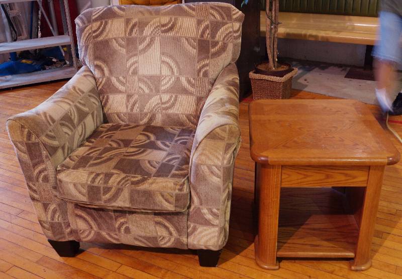 lot 5130 image: Nice Wooden Table and Chair